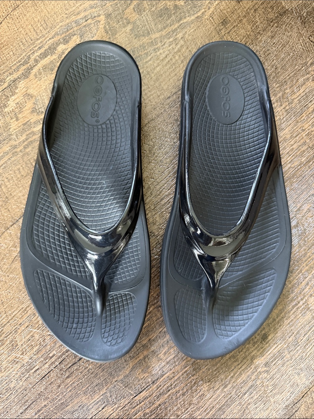 OOFOS OOLala Shiny Black Recovery Sandals Women's Size 9